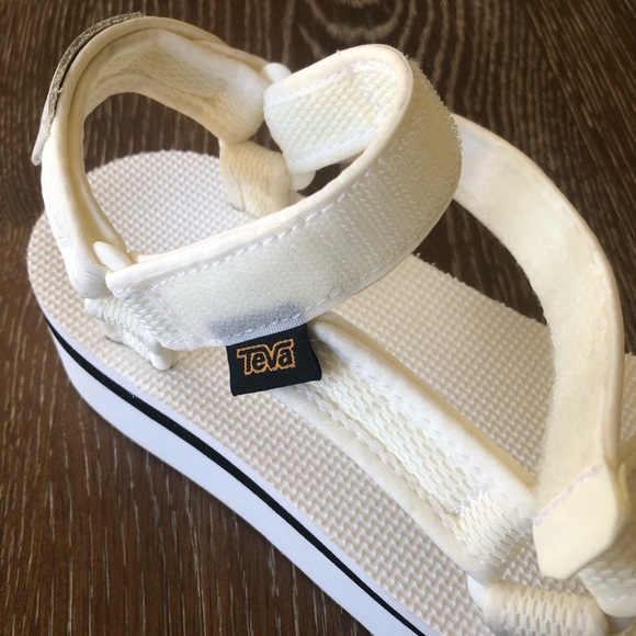 White Platform Teva Sandals- Women’s Size 8 - Picture 3 of 6